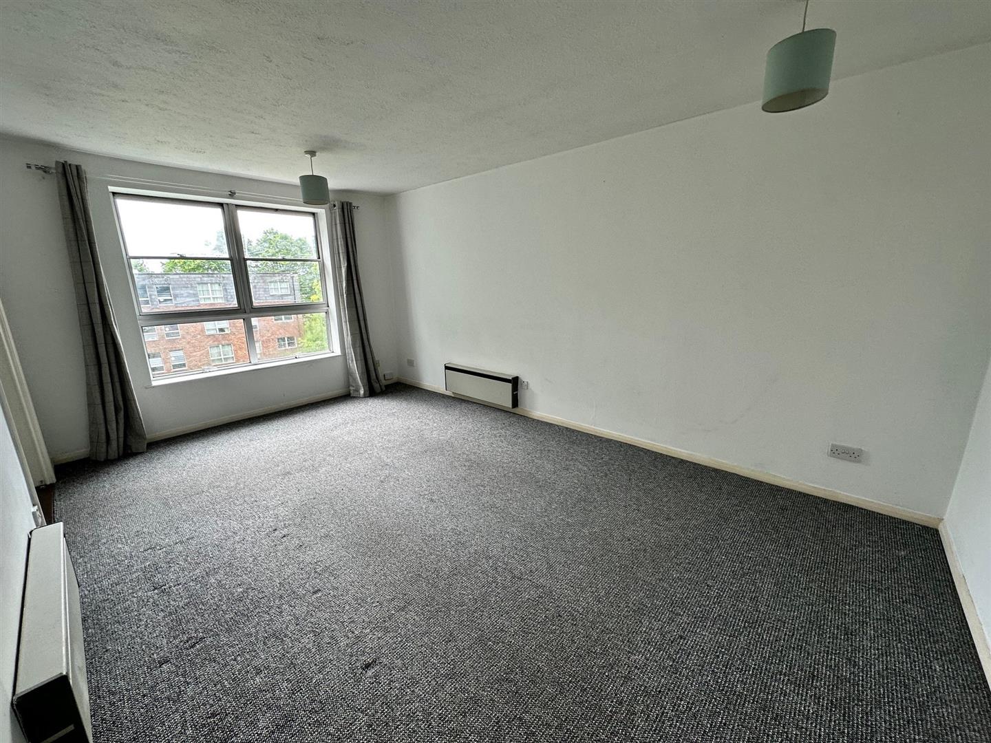 Flat Marlowe Gardens in Greater London