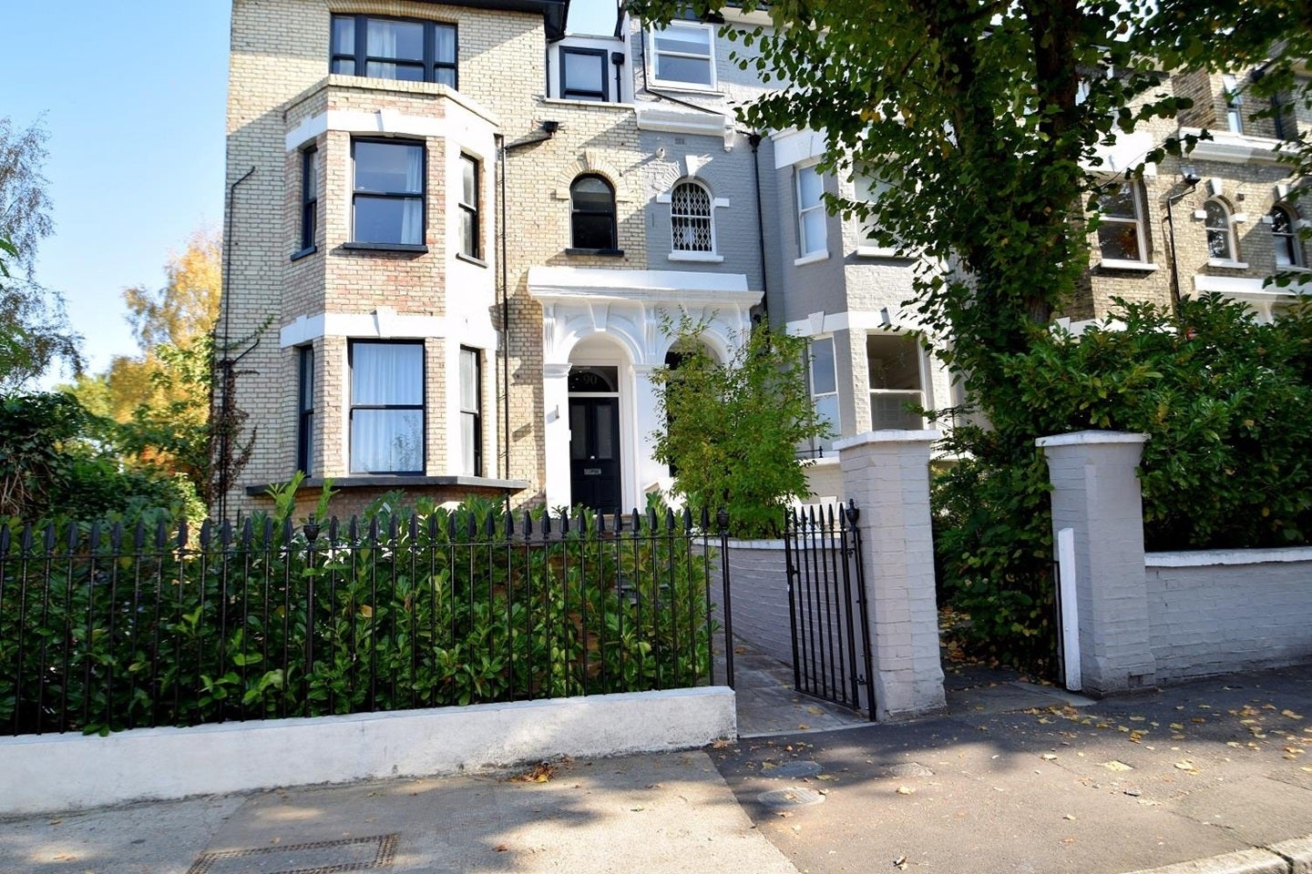 Flat Lordship Road in Greater London