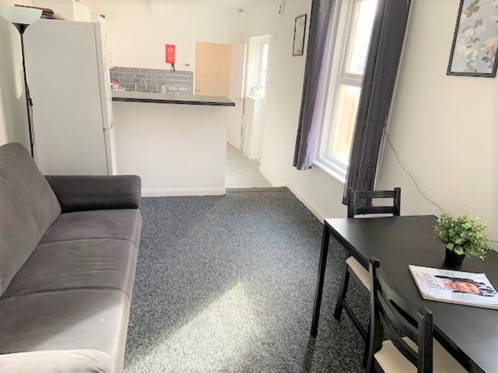 Room Milton Road in Southampton