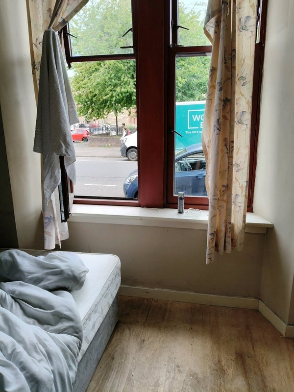 Room Calder Street in Glasgow