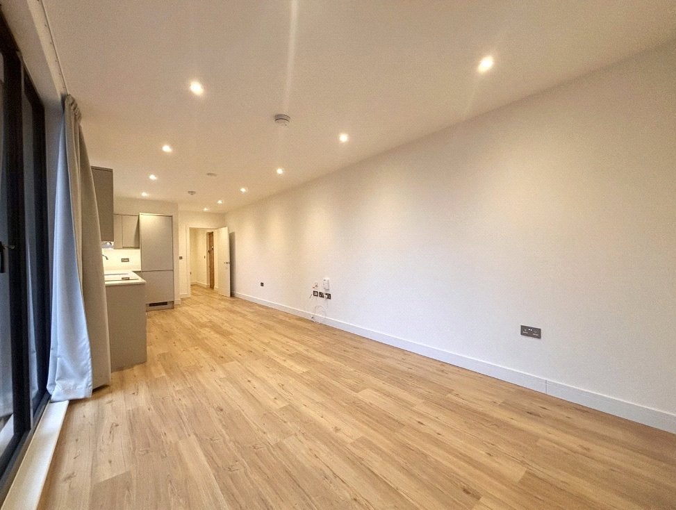 Flat Farnborough Road in Rushmoor