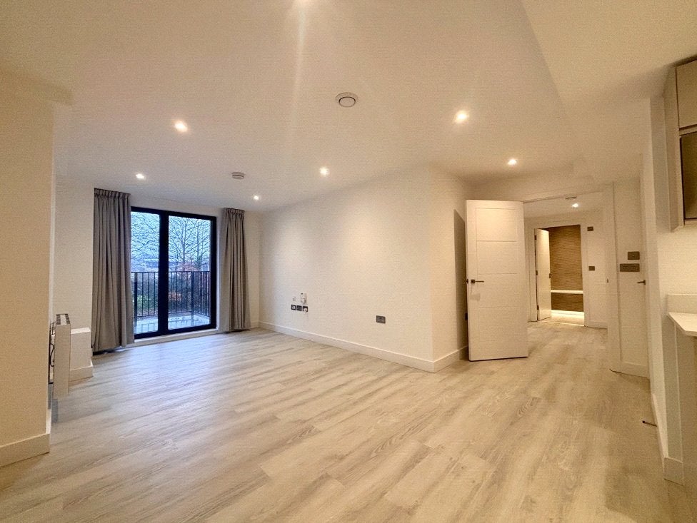Flat Farnborough Road in Rushmoor