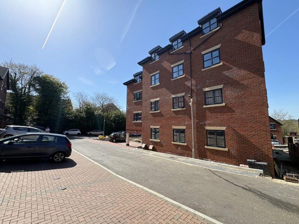 Flat Redan Road in Rushmoor