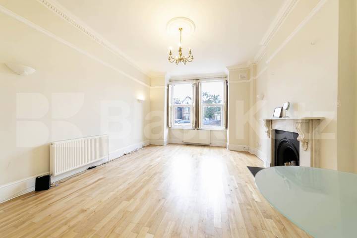 Flat Iverson Road in Greater London