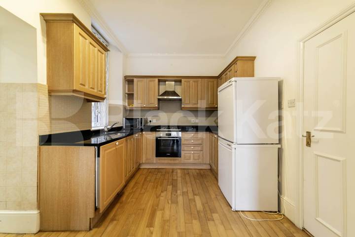 Flat Iverson Road in Greater London