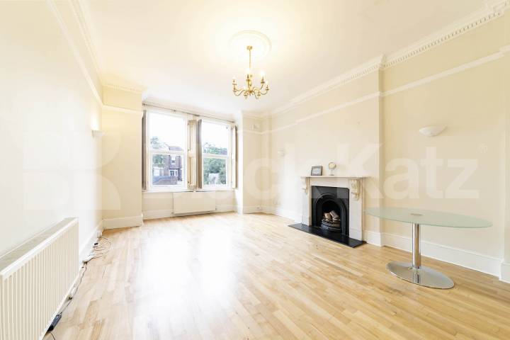 Flat Iverson Road in Greater London
