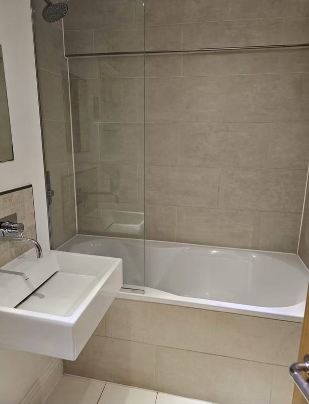 Room Grange Road in Greater London