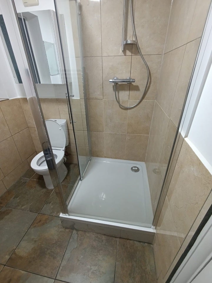 Room North Circular Road in Greater London