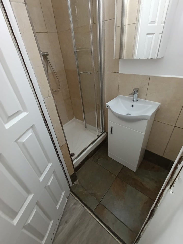 Room North Circular Road in Greater London