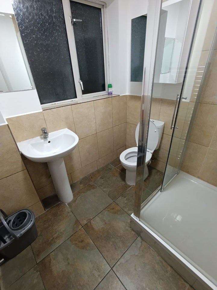 Room North Circular Road in Greater London