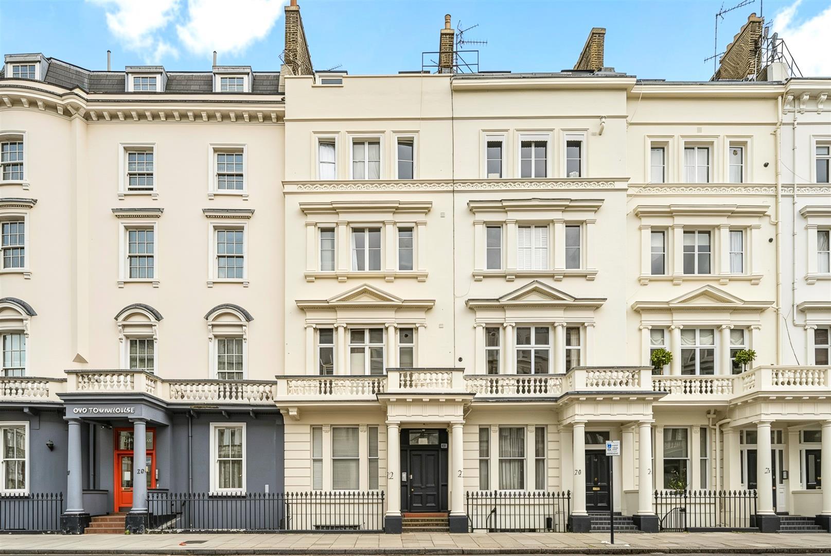 Flat St George's Drive in City of Westminster