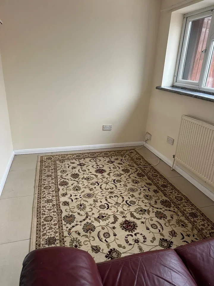 Flat Old Cote Drive in Greater London