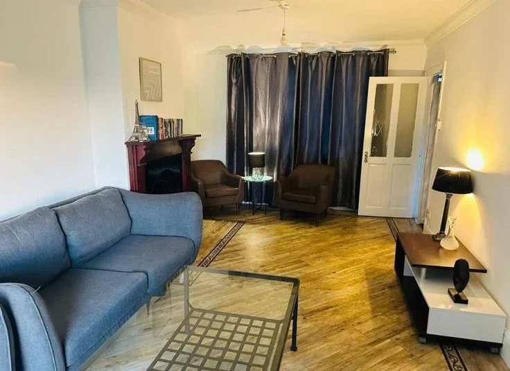 Room Charlton Crescent in Greater London