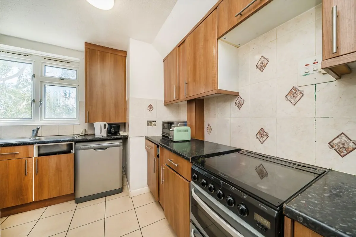 Flat Taylor Close in Greater London