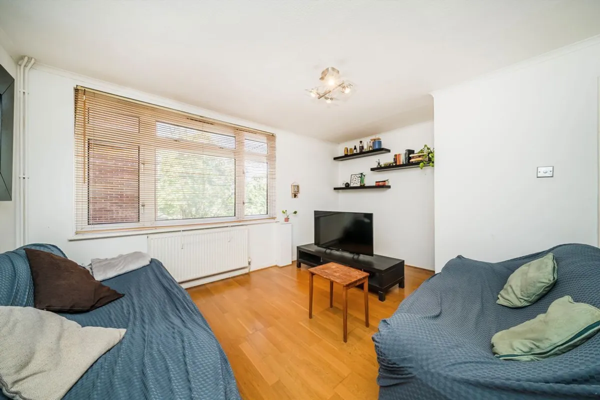 Flat Taylor Close in Greater London