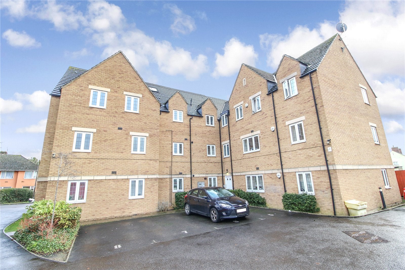 Flat Acanthus Court in Cotswold District