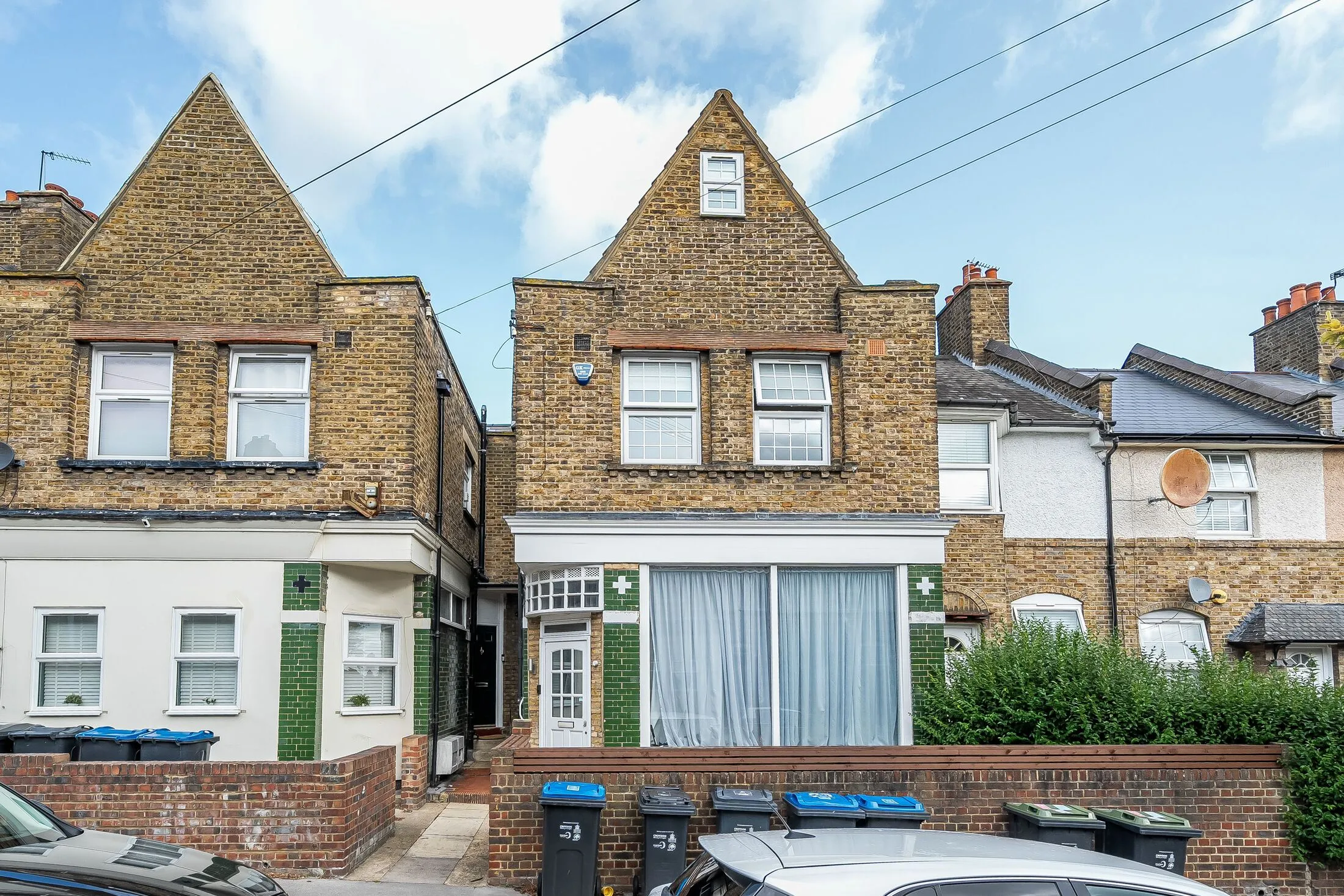 Flat Newlands Road in Greater London