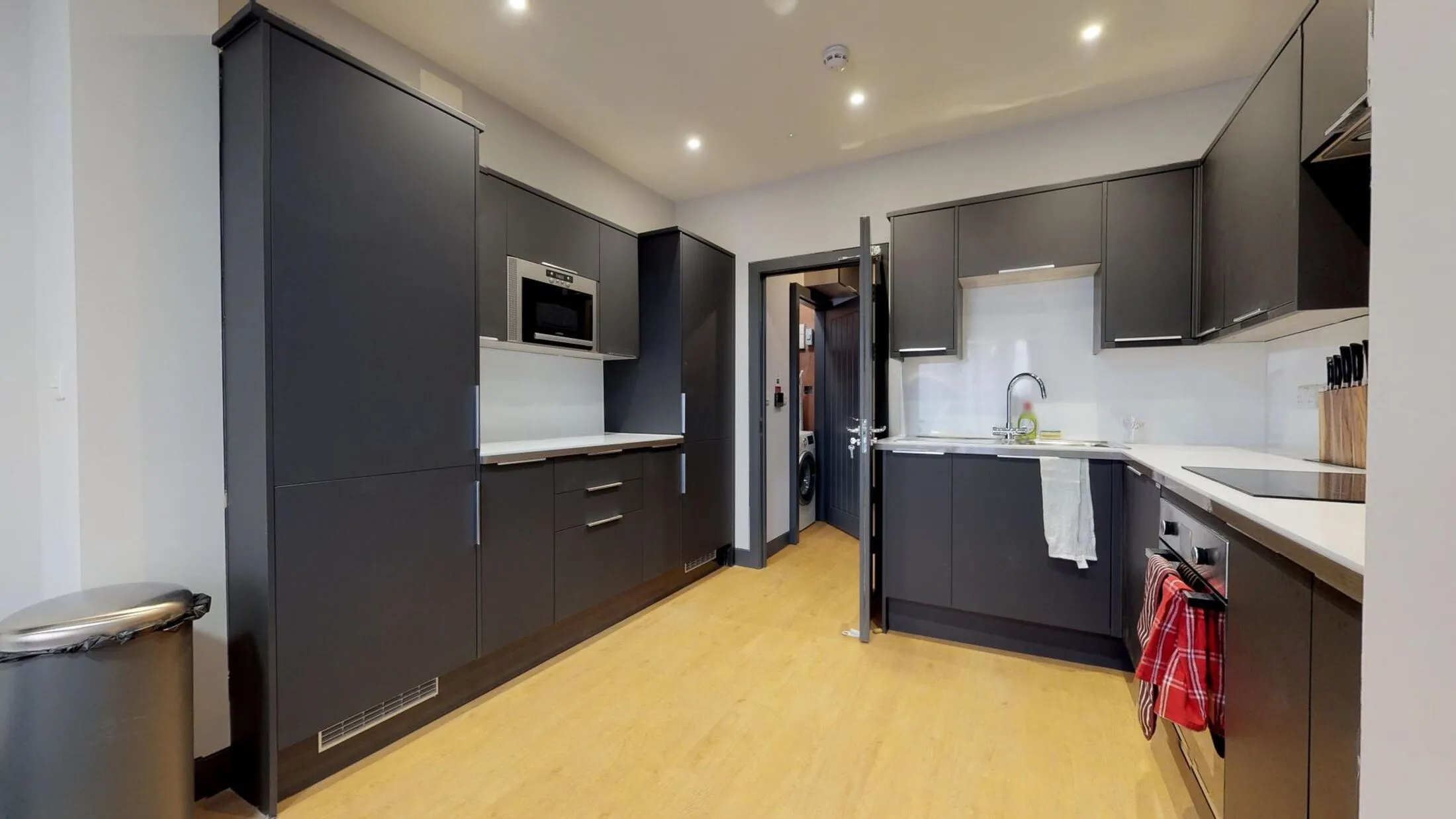 Flat Newlands Road in Greater London