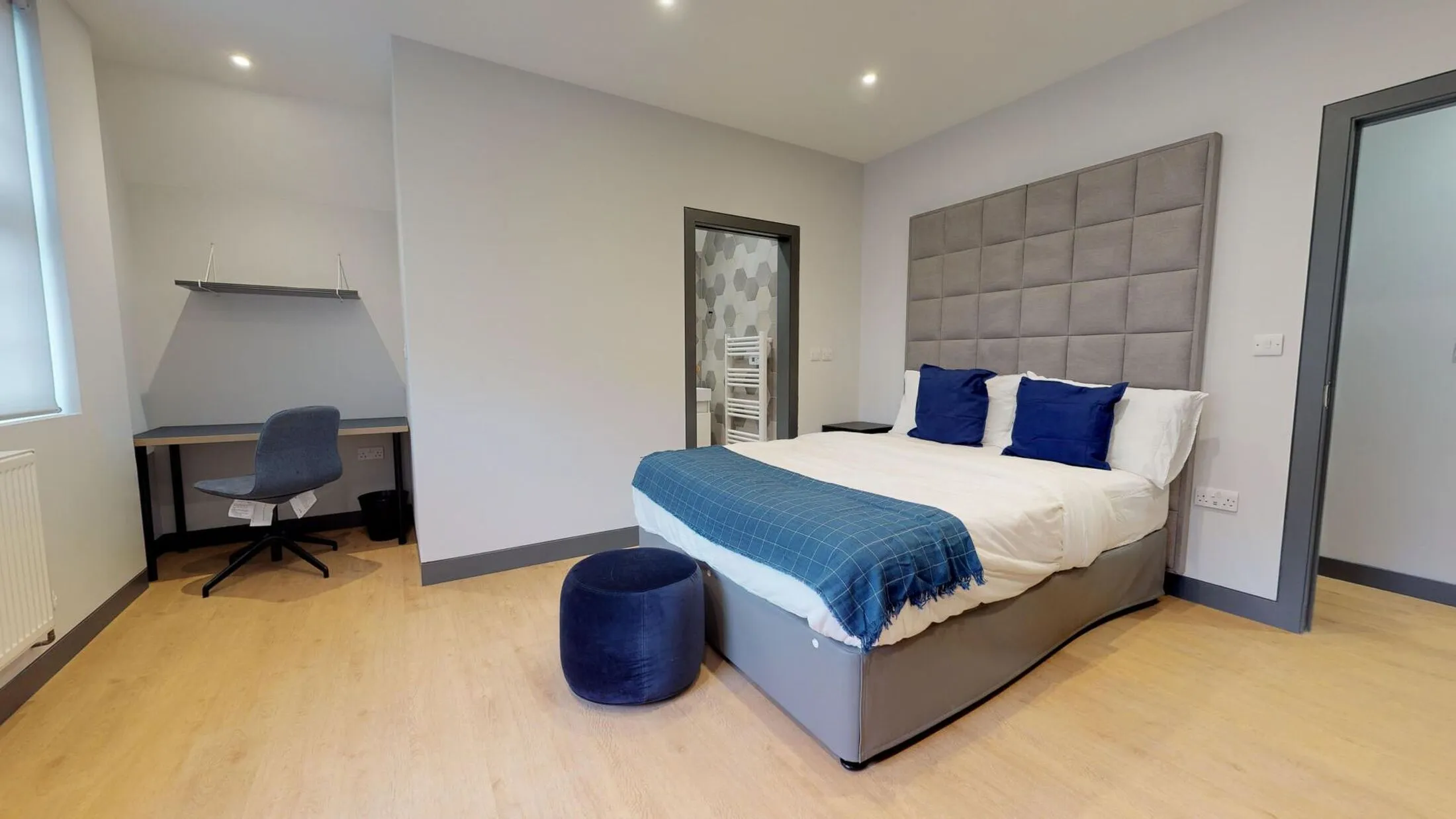 Flat Newlands Road in Greater London