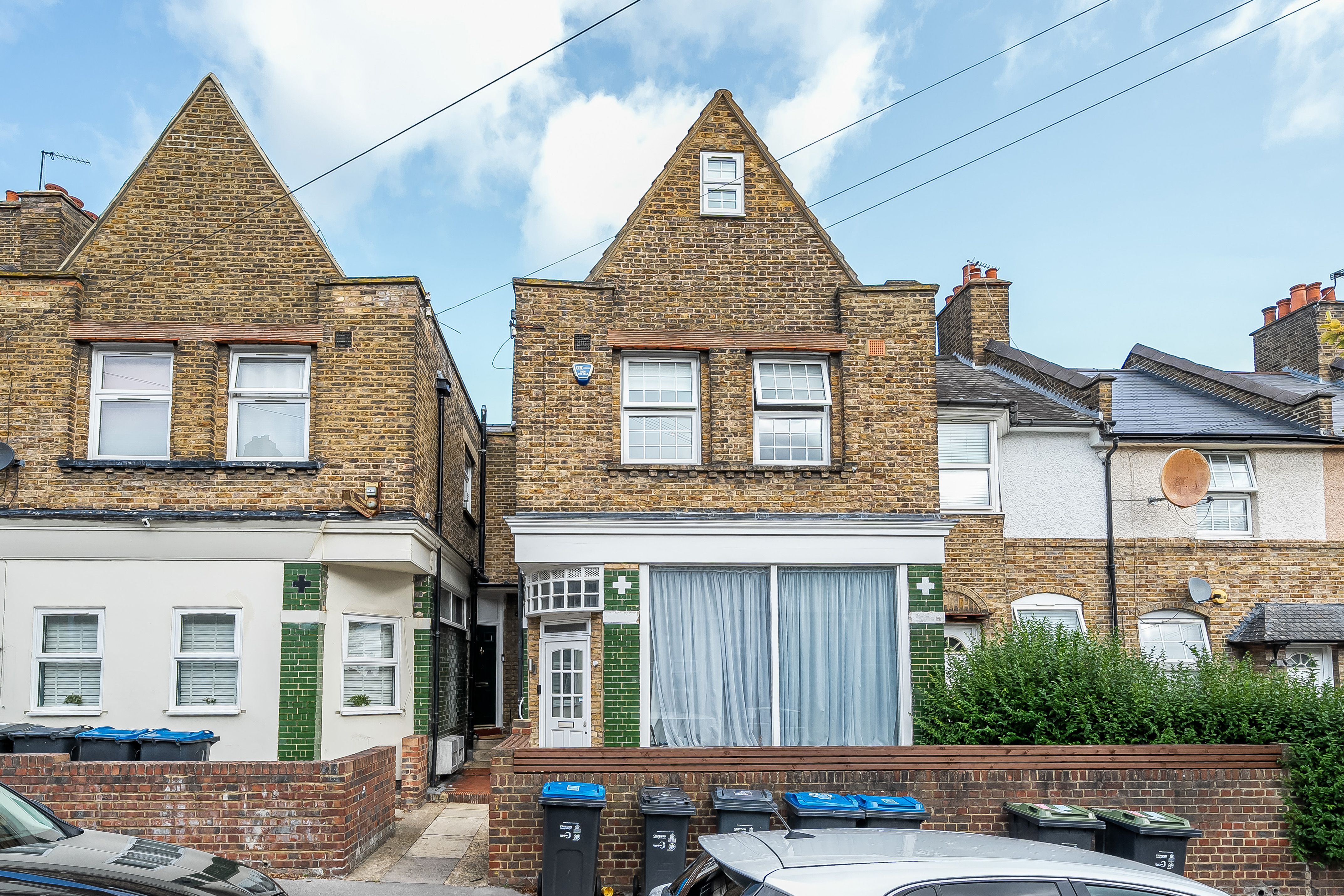 Room Newlands Road in Greater London