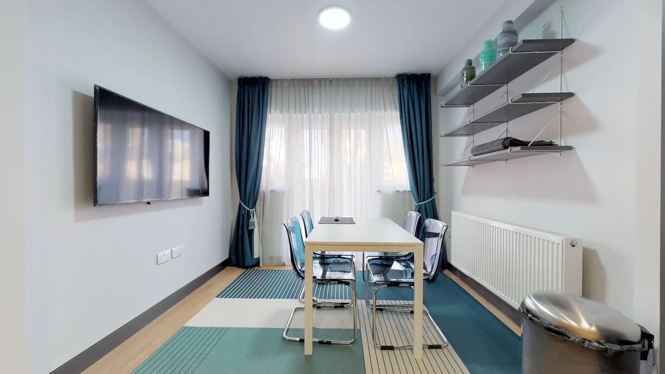 Flat Newlands Road in Greater London