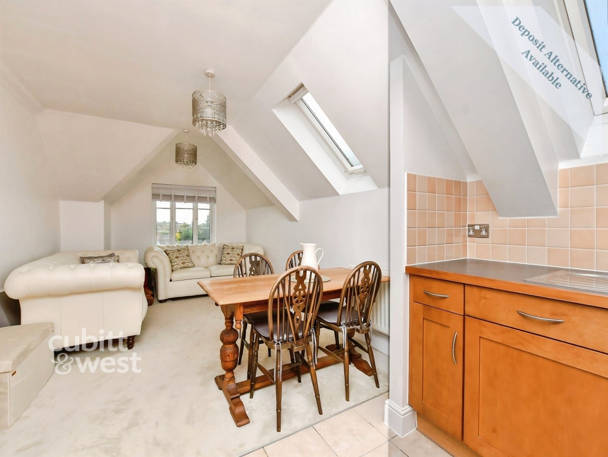 Flat Lesbourne Road in Reigate and Banstead