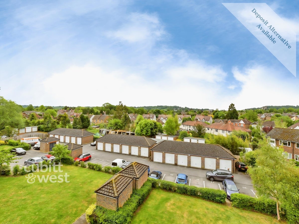 Flat Lesbourne Road in Reigate and Banstead