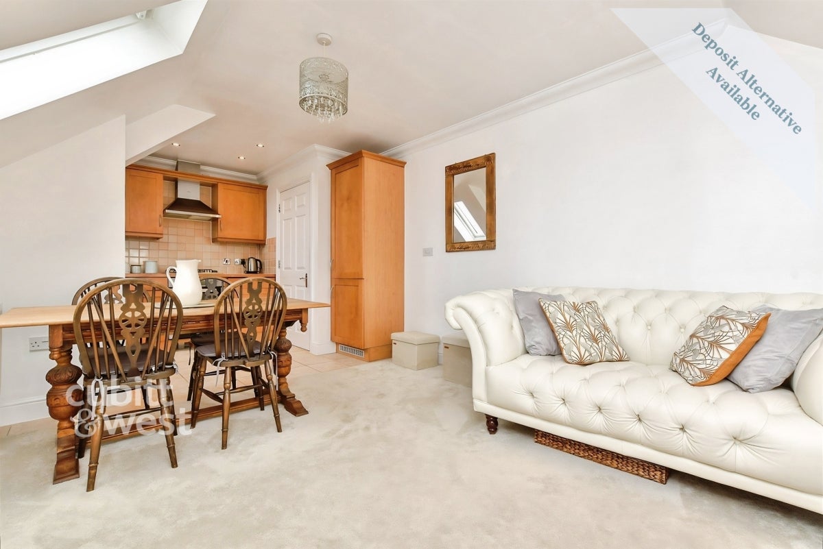 Flat Lesbourne Road in Reigate and Banstead
