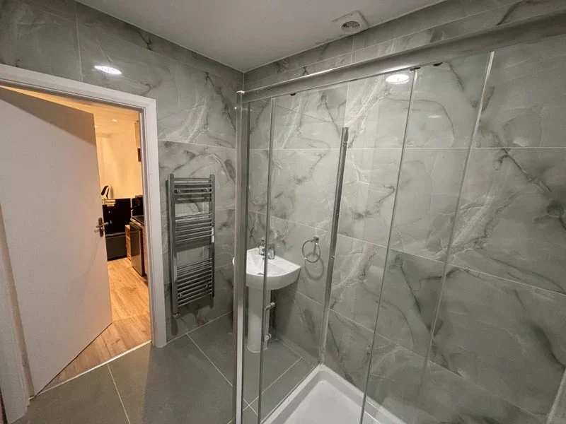 Room Shenley Avenue in Greater London