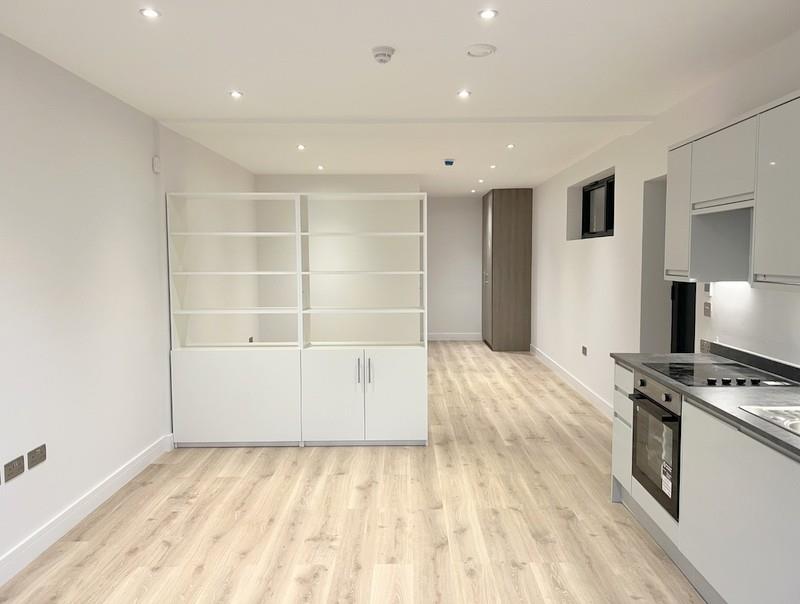Flat Singapore Road in Greater London