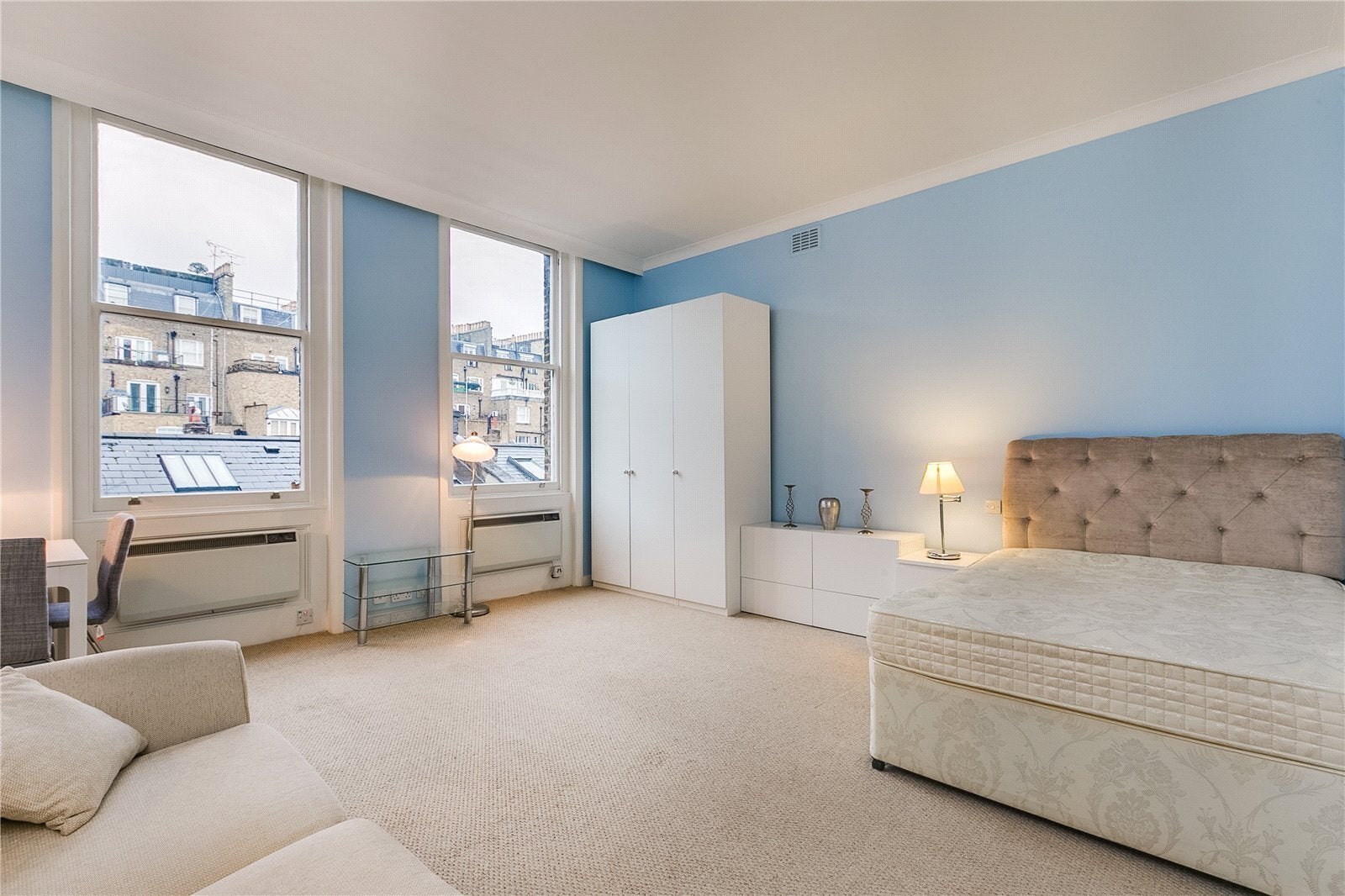 Flat Roland Gardens in Greater London