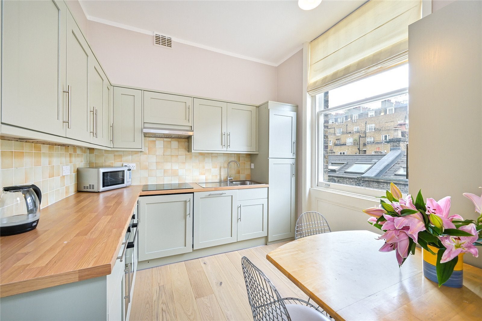 Flat Roland Gardens in Greater London