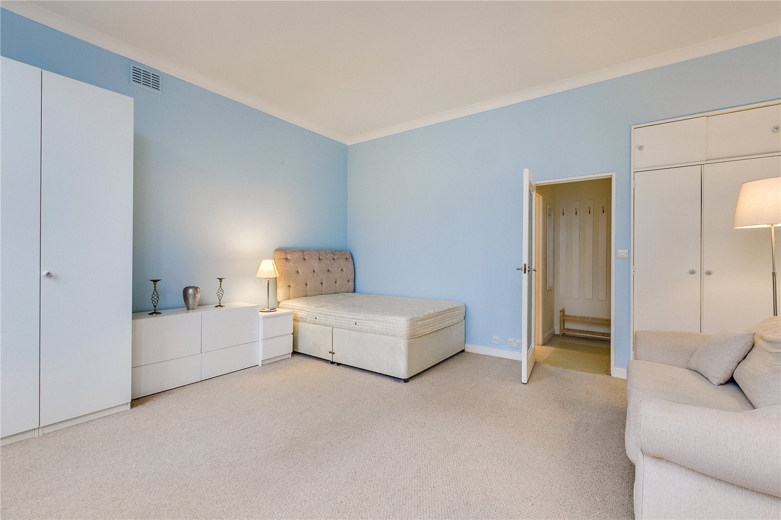Flat Roland Gardens in Greater London