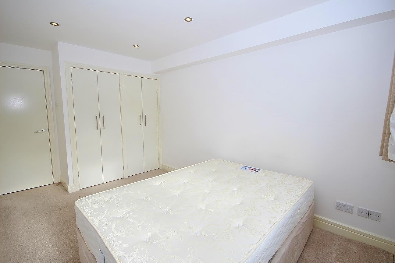 Flat Shacklewell Street in Greater London