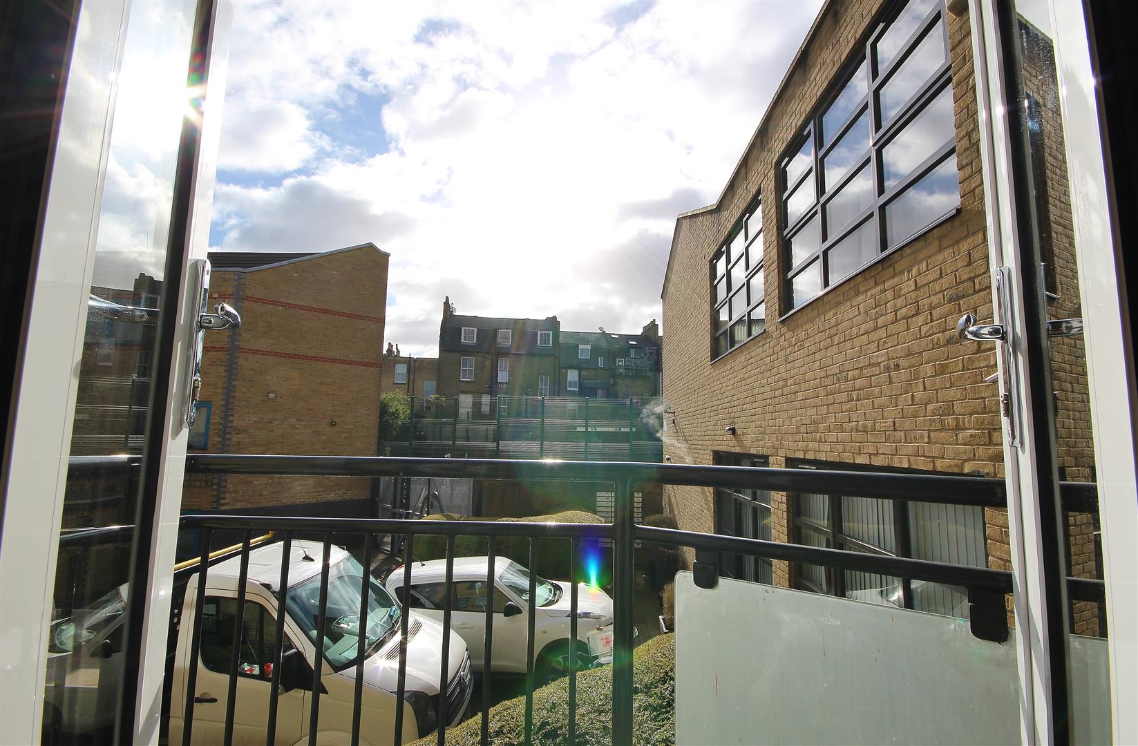 Flat Shacklewell Street in Greater London