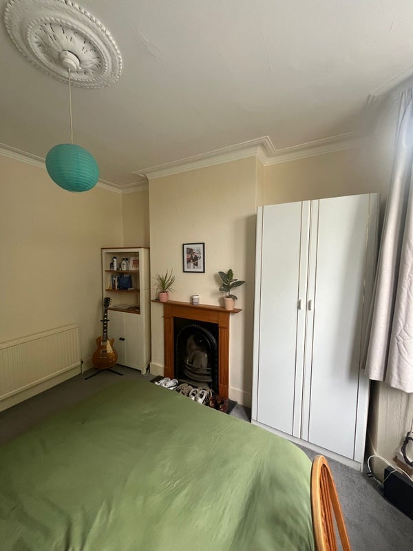 Room Quicks Road in Greater London