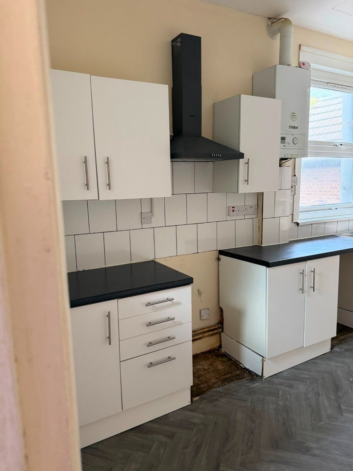 Flat Grange Road in Greater London