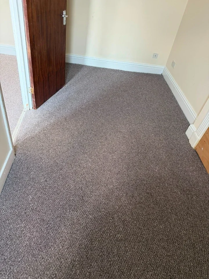 Flat Grange Road in Greater London