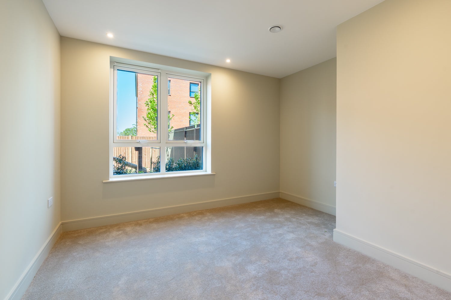 Flat Lapidge Drive in Greater London