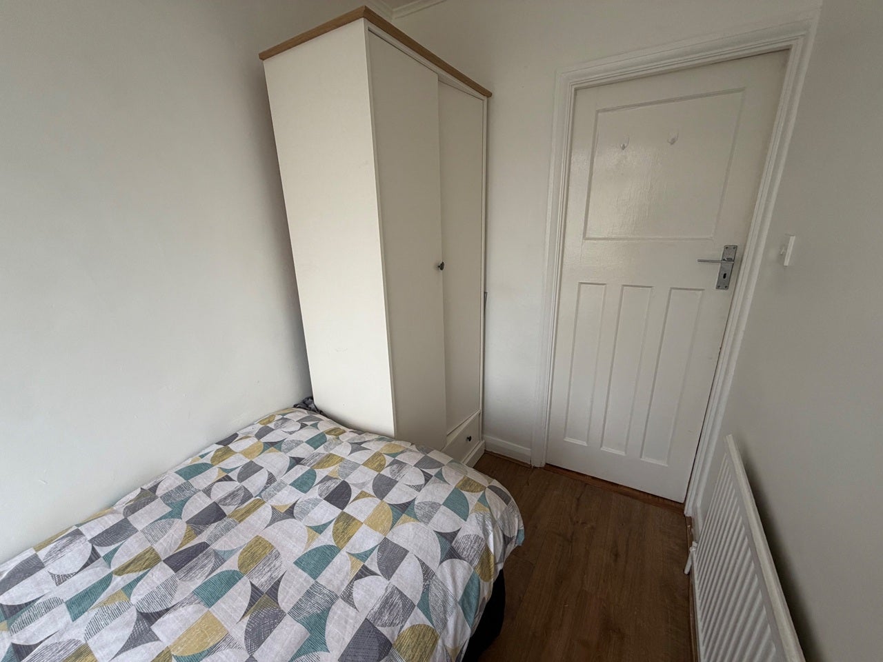 Room Cumberland Avenue in Greater London