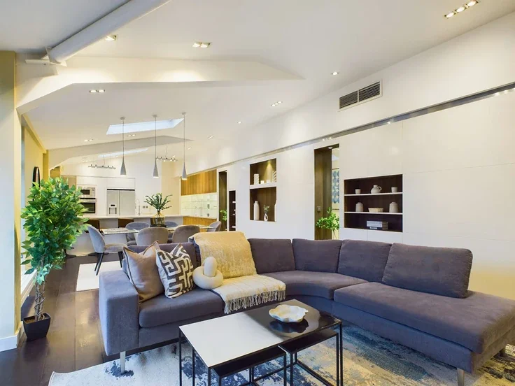 Flat Kingsford Street in Greater London