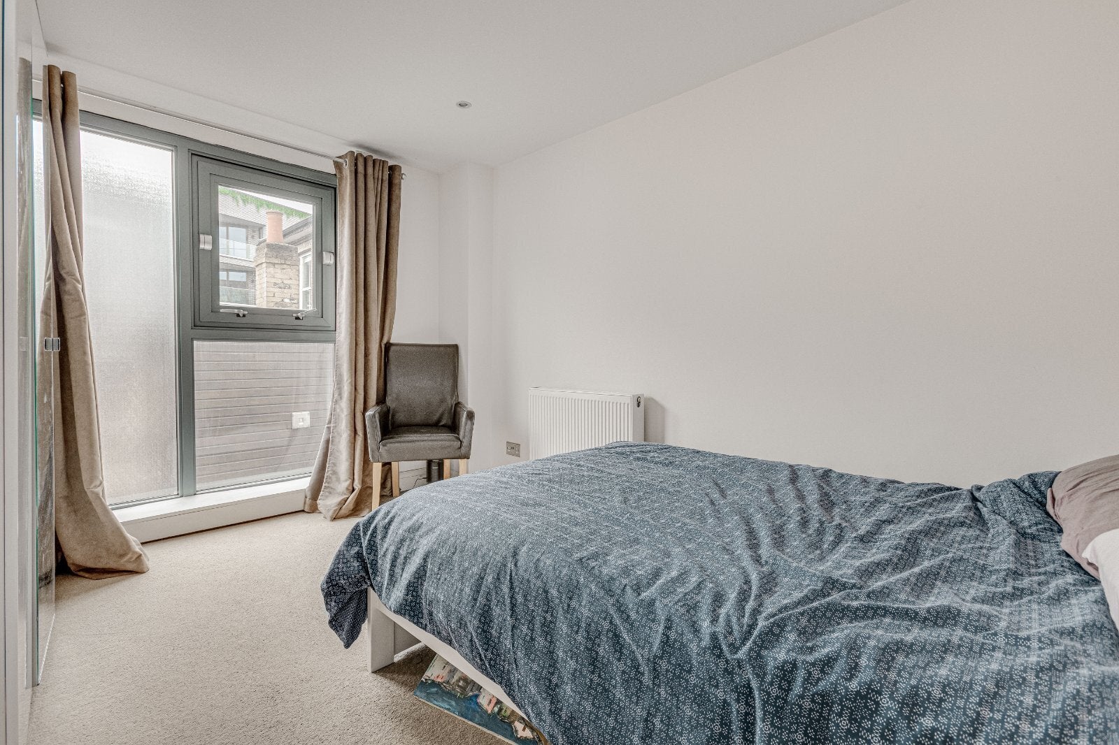 Flat Saint John's Hill in Greater London