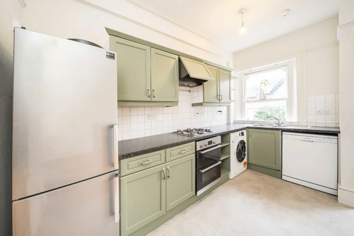 Flat Hopton Road in Greater London