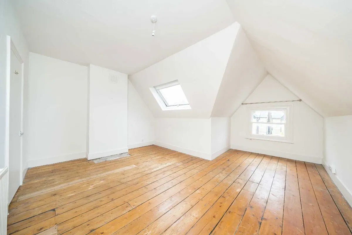 Flat Hopton Road in Greater London