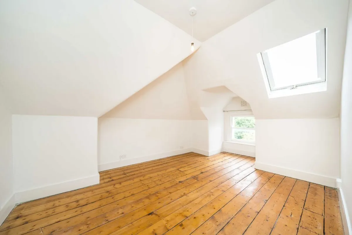 Flat Hopton Road in Greater London