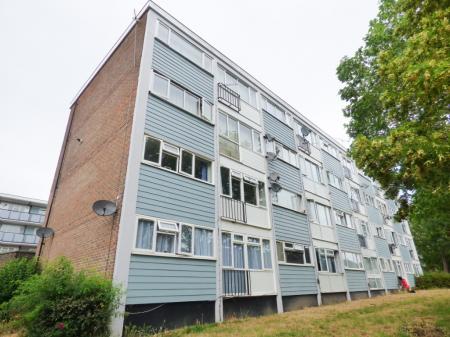 Flat The Knares in Basildon