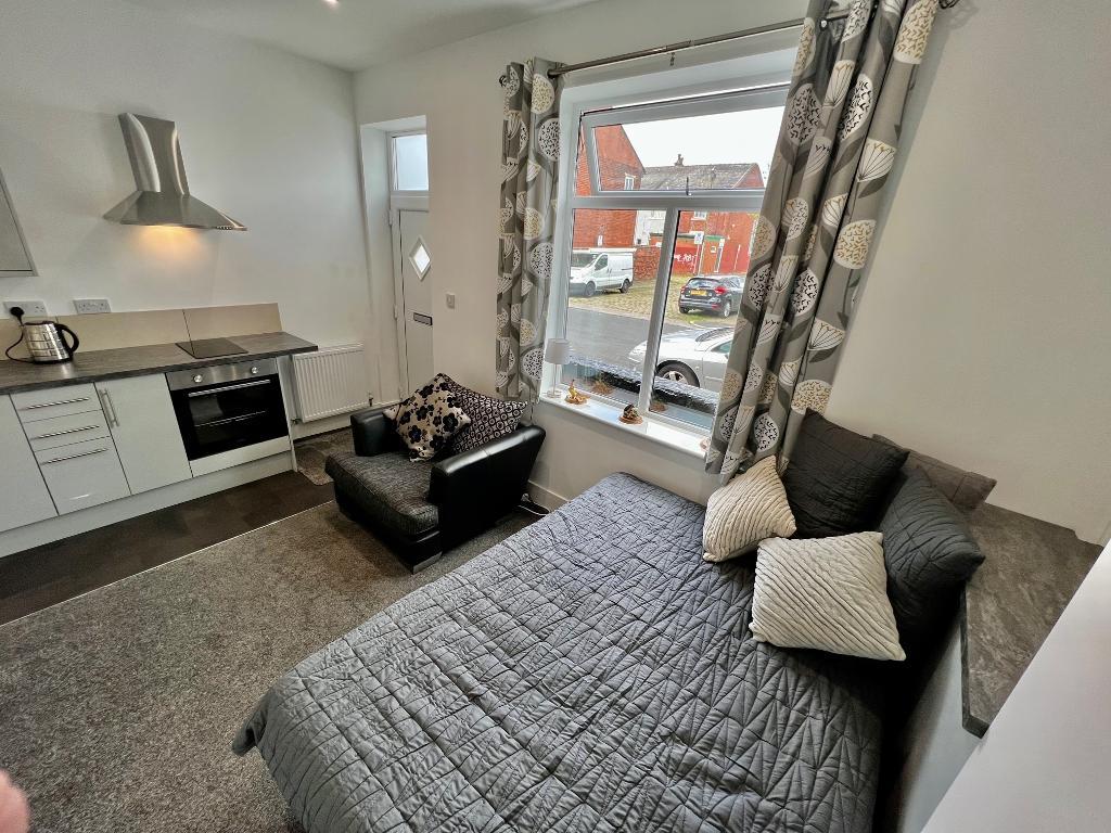 Flat Barlow Street in Radcliffe