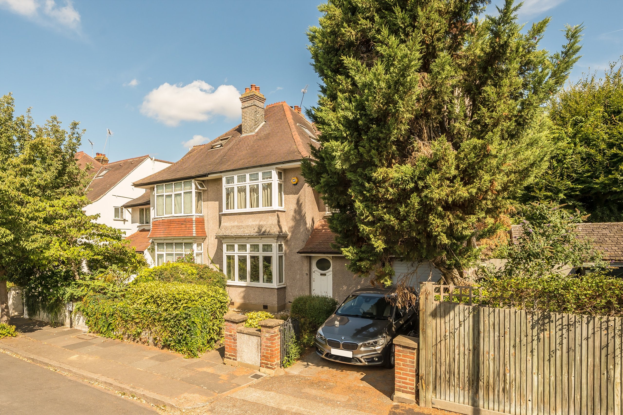 House Cumberland Road in Greater London