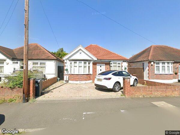 Room Parkfield Road in Greater London