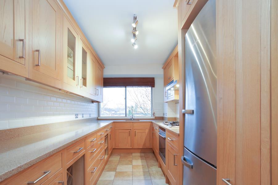 Flat Warwick Gardens in Greater London